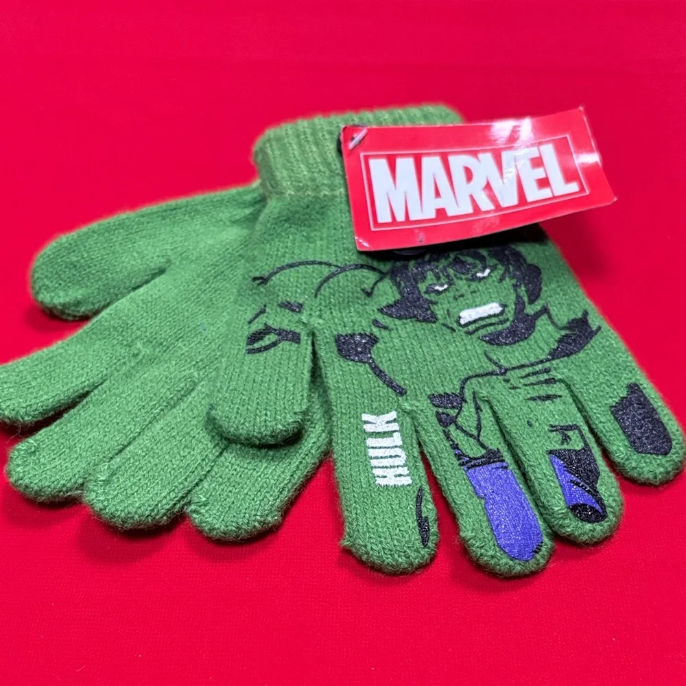 Marvel Incredible Hulk gloves. NWT!